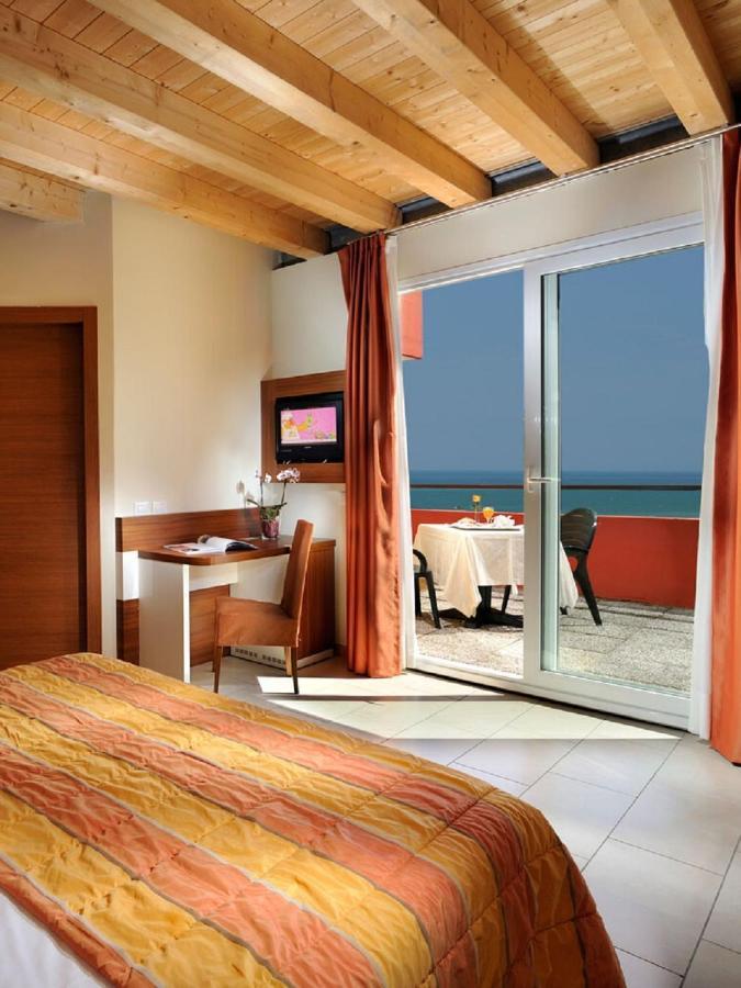 Hotel Bembo Bibione Bagian luar foto